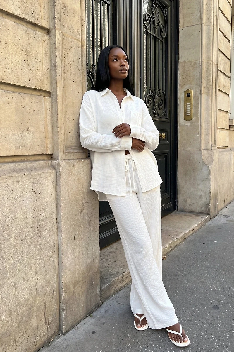 Pantalon à jambe large fluide texturé