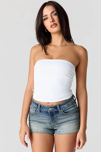 Short en denim à taille basse avec surpiqûres