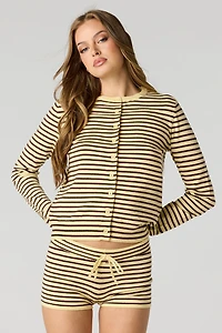 Ensemble avec cardigan boutonné à manches longues et short en tricot