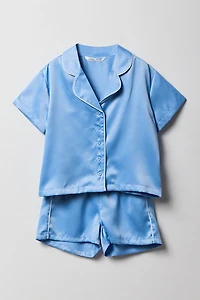 Ensemble pyjama avec haut boutonné et short en satin