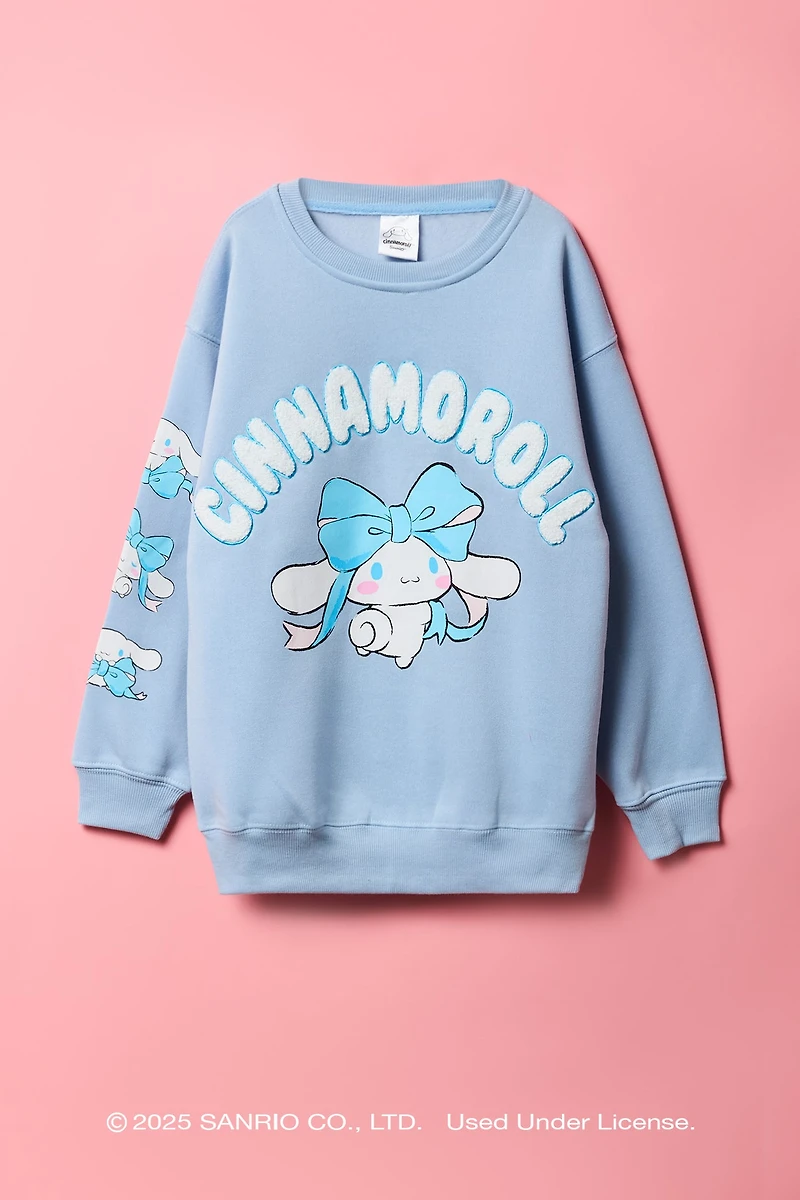 Chandail surdimensionné avec motif brodé Cinnamoroll™ en chenille pour fille