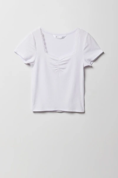 T-shirt cintré côtelé avec liséré de dentelle pour fille