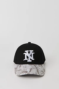 Casquette réglable avec motif brodé NY et motif camouflage
