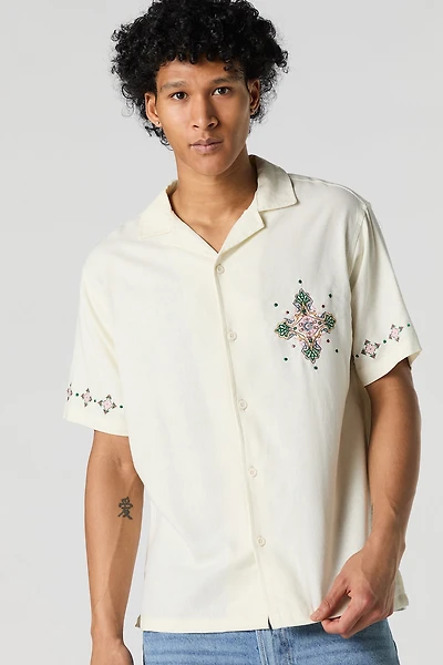 Haut boutonné en mélange de lin à broderie