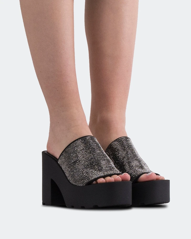 Hutton Black Strass