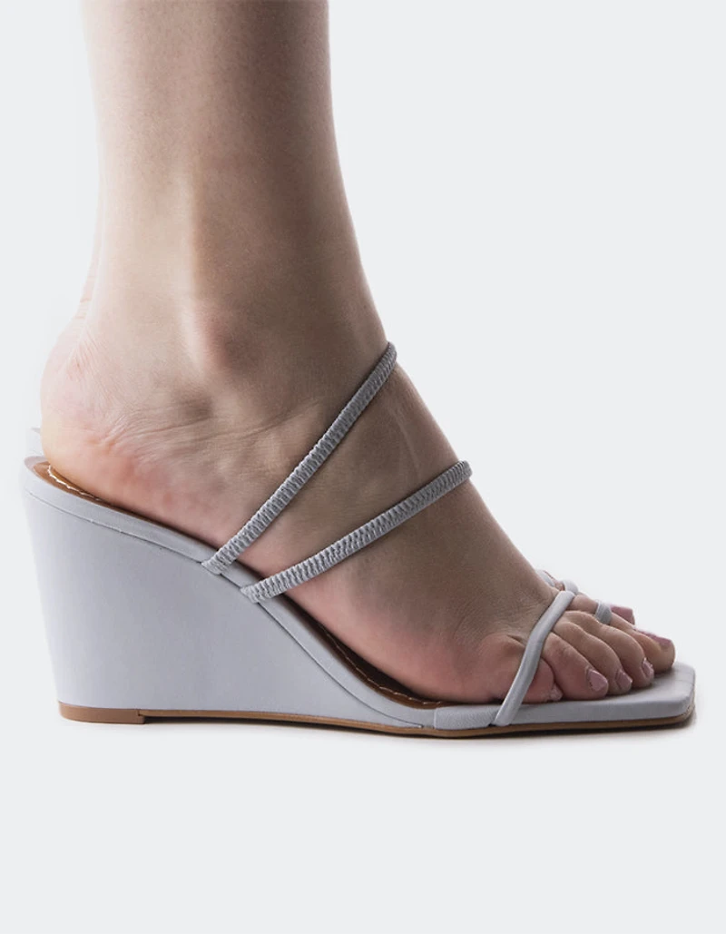 Karavi Bleu Leather