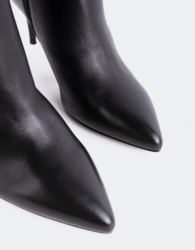 Altair Black Leather