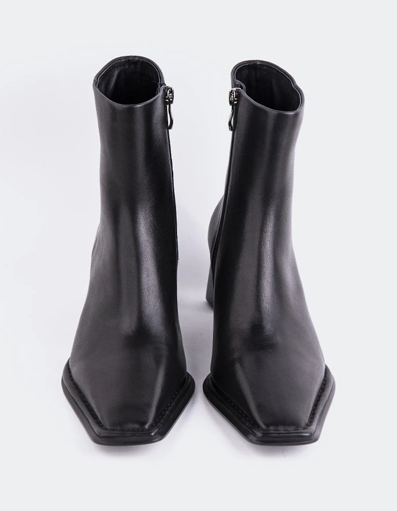 Caelum Black Leather