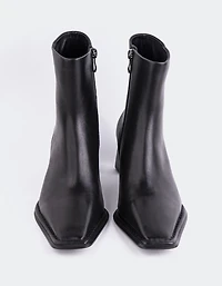 Caelum Black Leather