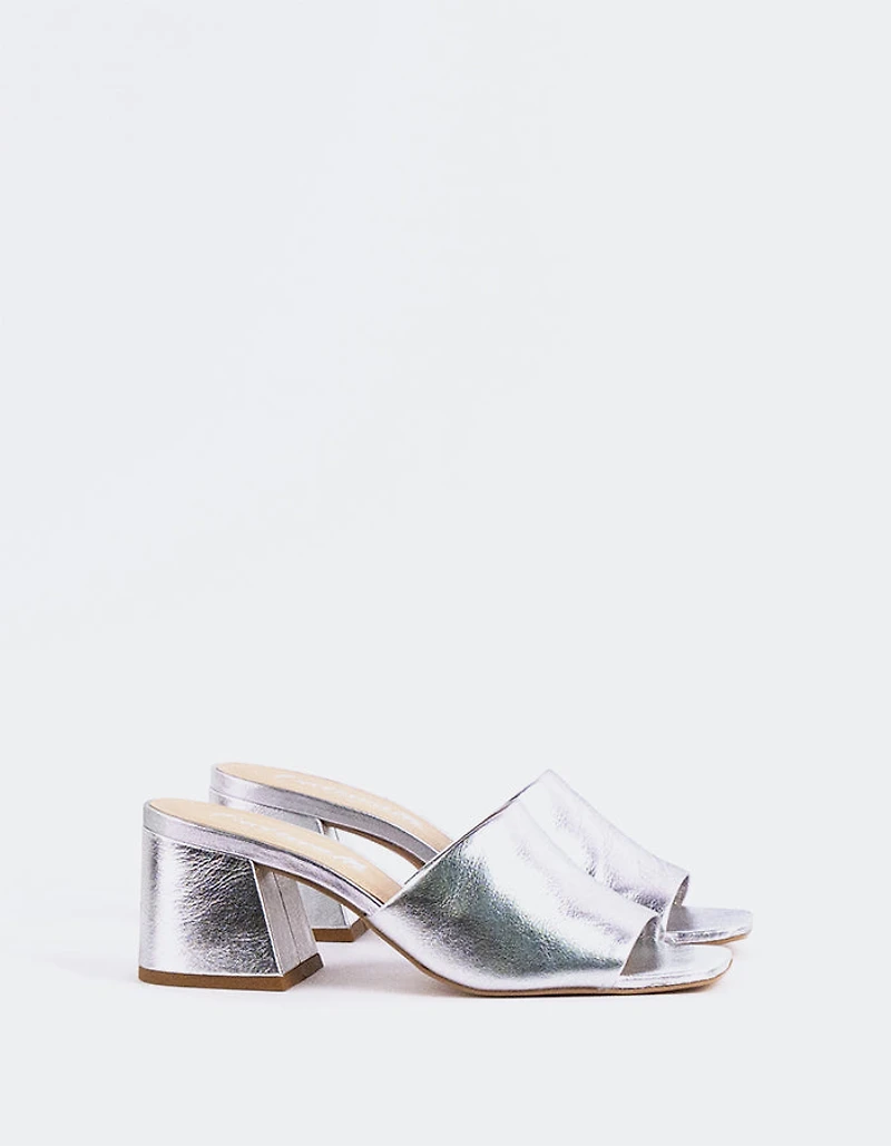 Clarabelle Silver Leather
