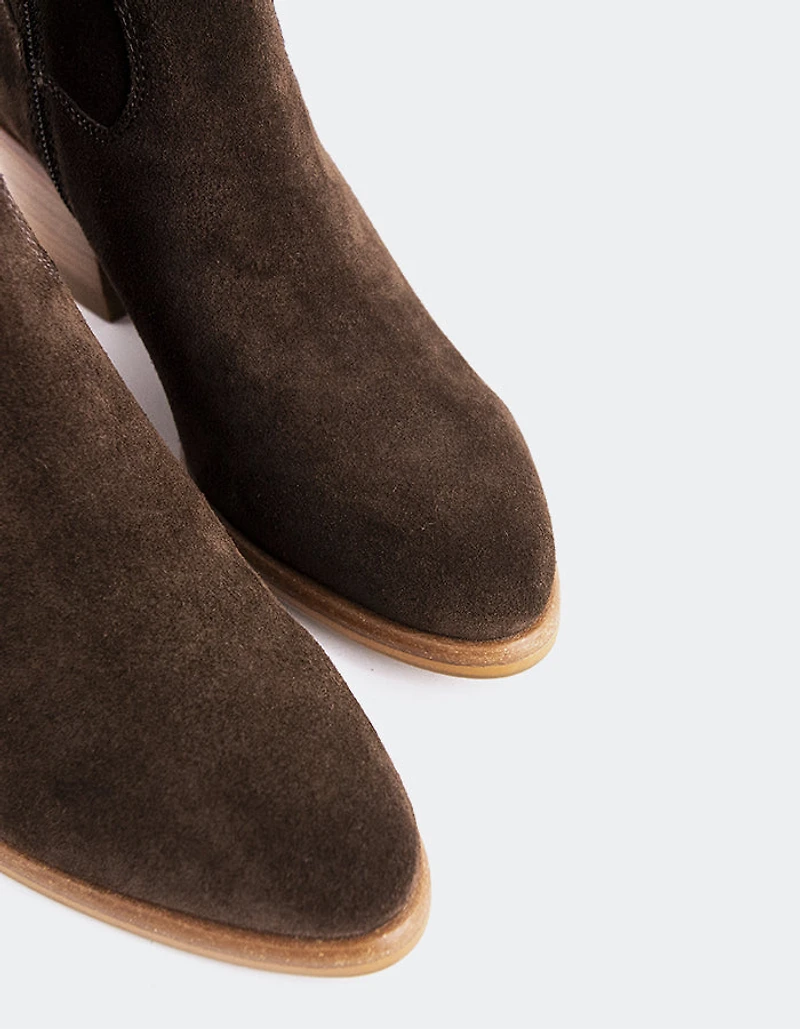Deimos Brown Suede