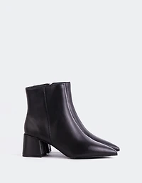 Eugenie Black Leather