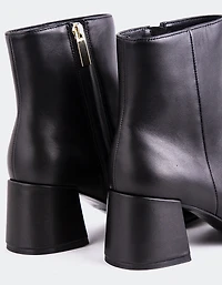 Eugenie Black Leather