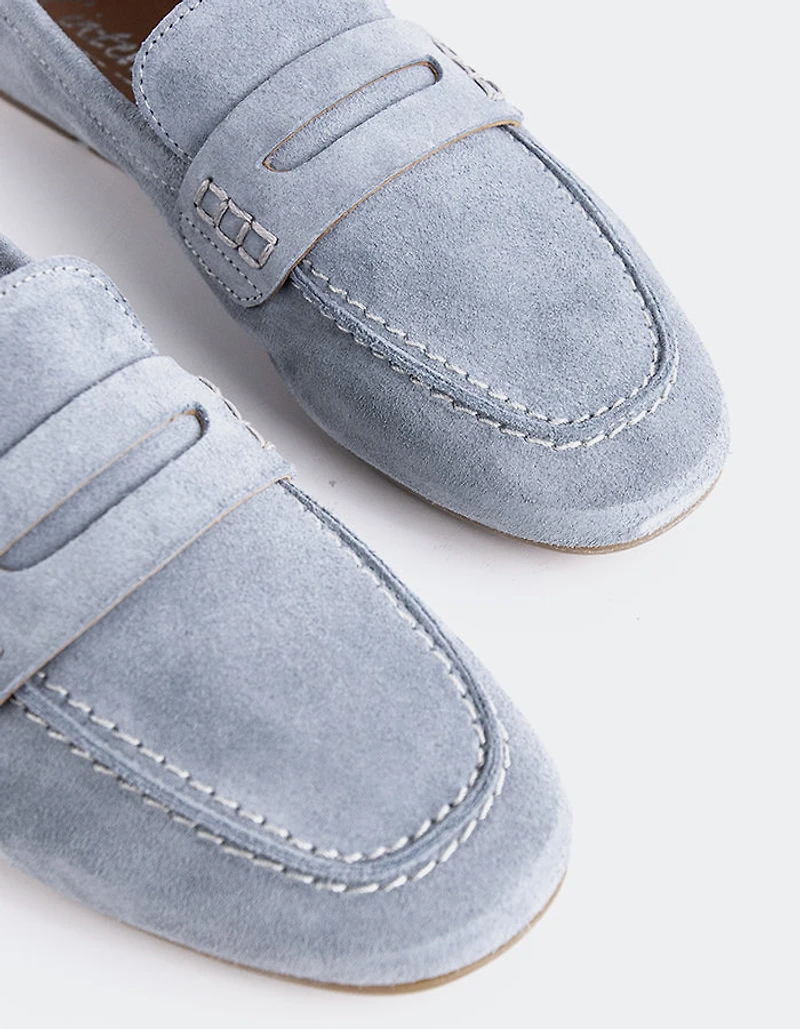 Ezzie Lt. Blue Suede