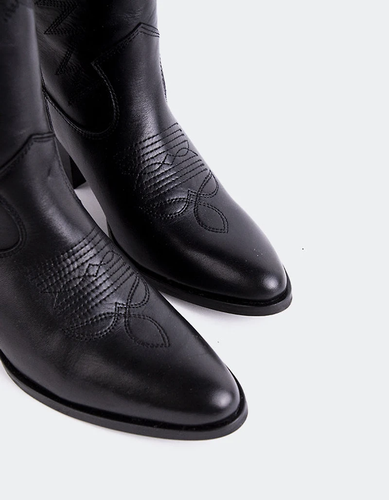 Freyr Black Leather