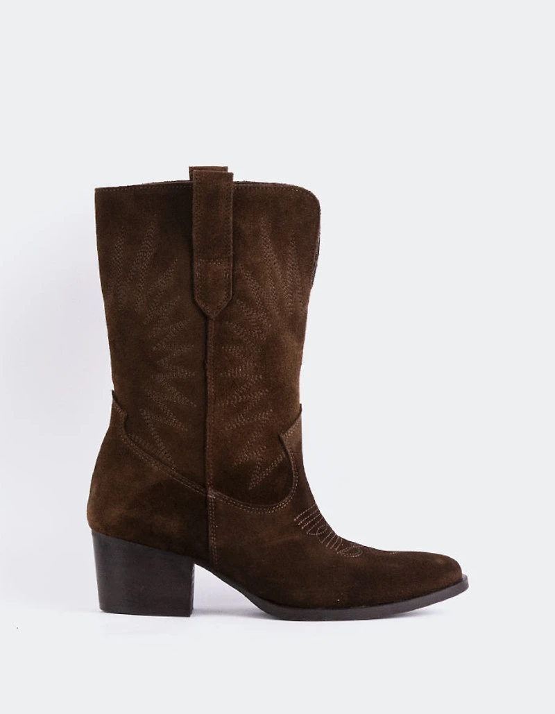 Freyr Brown Suede