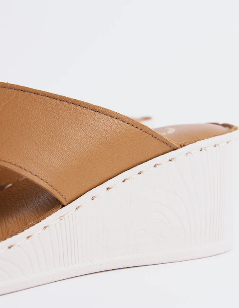 Govina Tan Leather