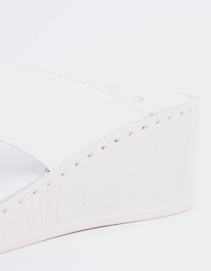 Govina White Leather
