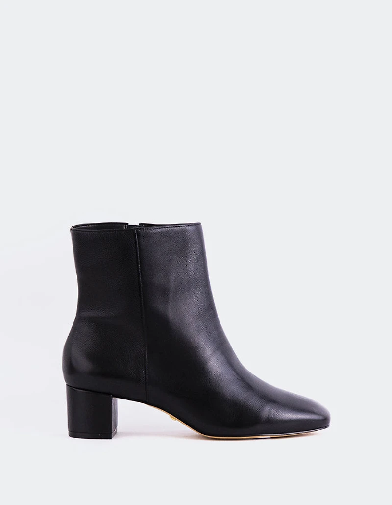 Gracyn Black Leather