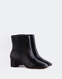 Gracyn Black Leather