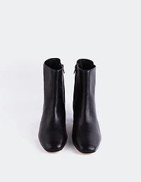 Gracyn Black Leather