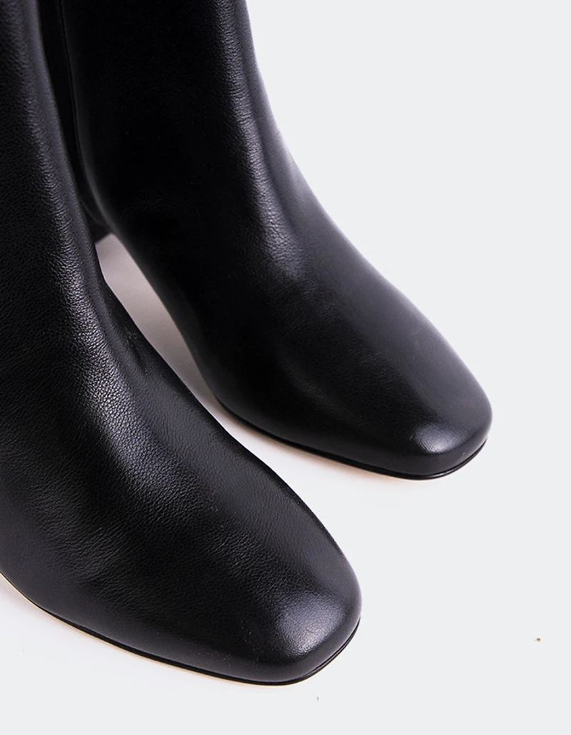 Gracyn Black Leather
