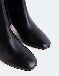Gracyn Black Leather