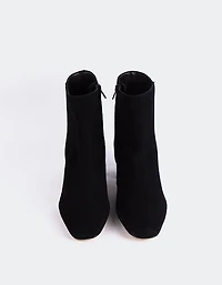 Gracyn Black Suede