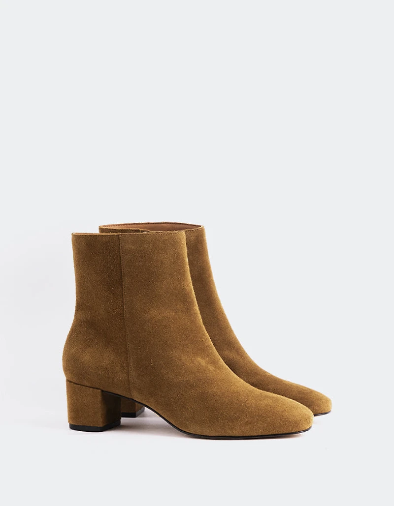 Gracyn Camel Suede