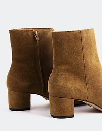 Gracyn Camel Suede