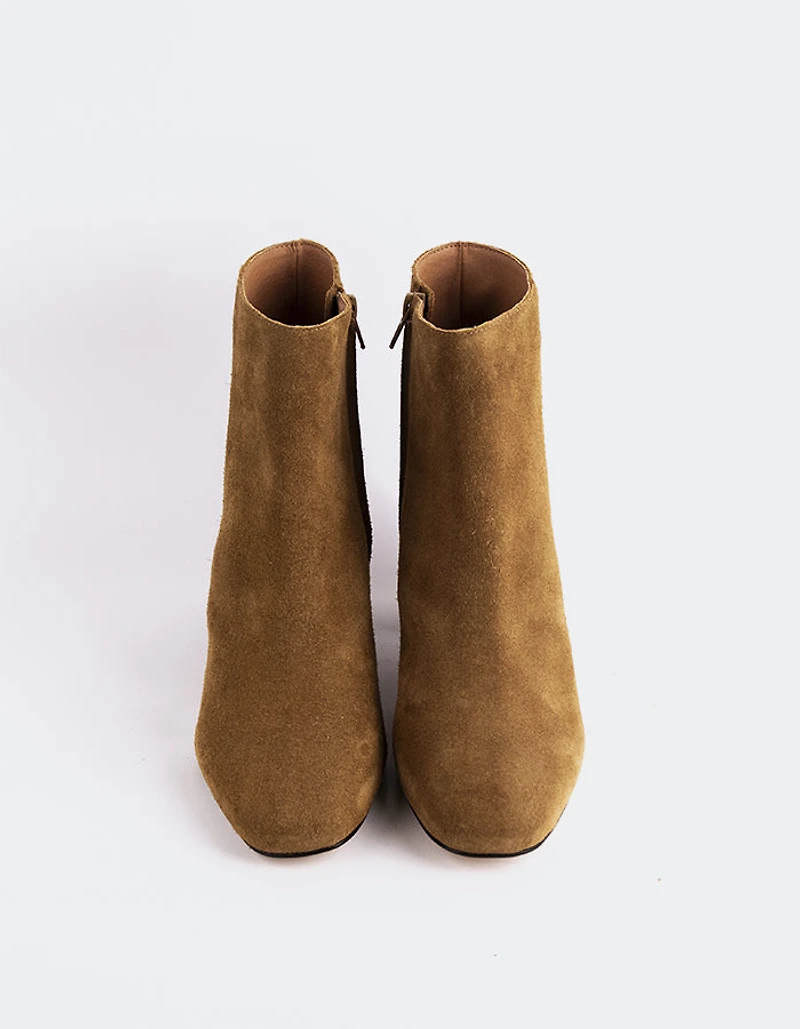 Gracyn Camel Suede