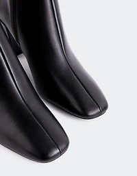Jepson Black Leather