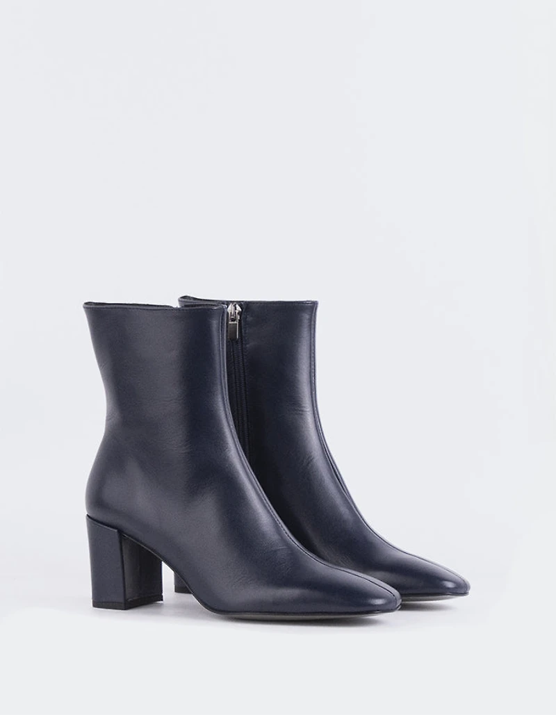Lioni Navy Leather