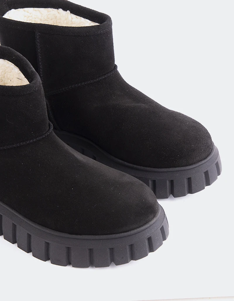 Mortara Black Suede