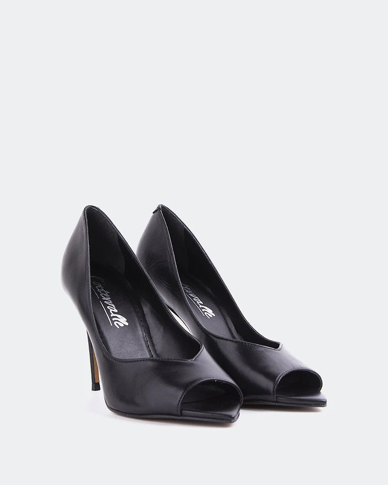 Poise Black Leather