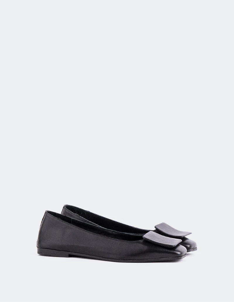 Prianca Black Leather