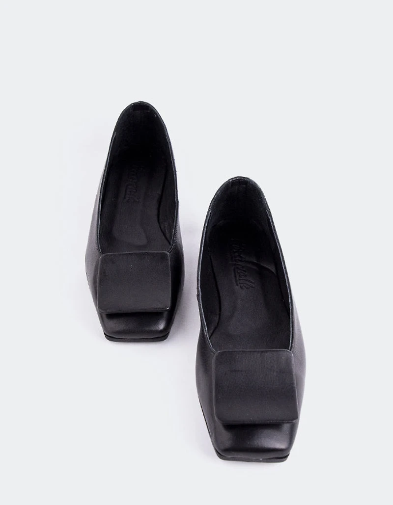 Prianca Black Leather