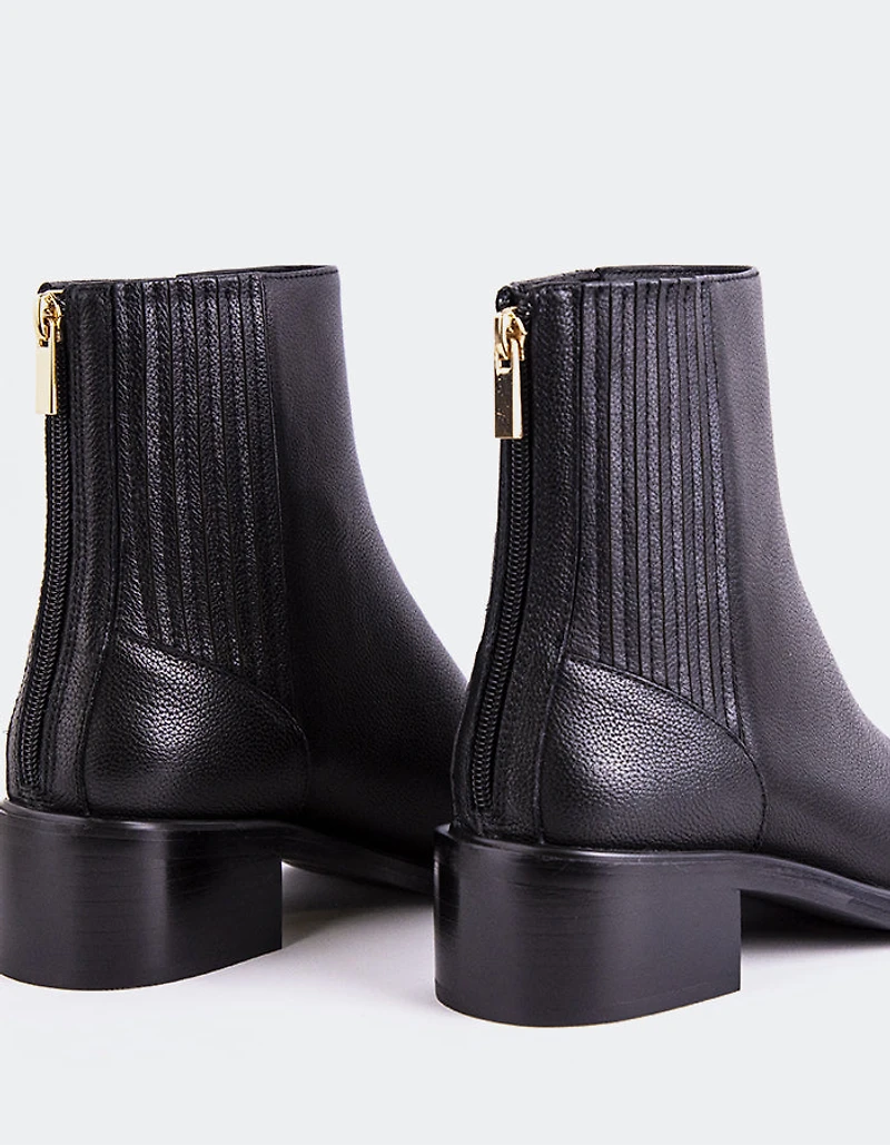 Remie Black Leather