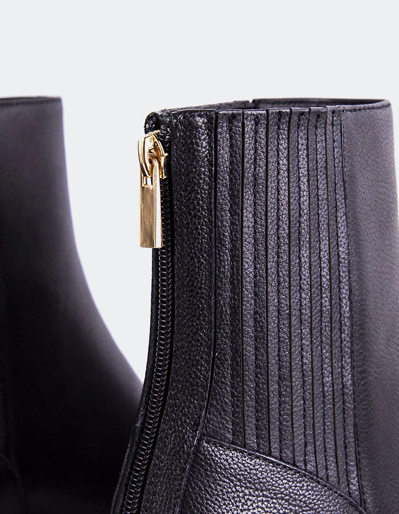 Remie Black Leather