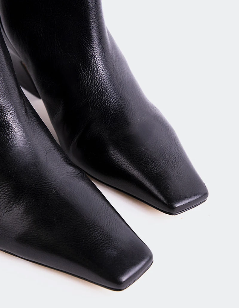 Renesme Black Leather