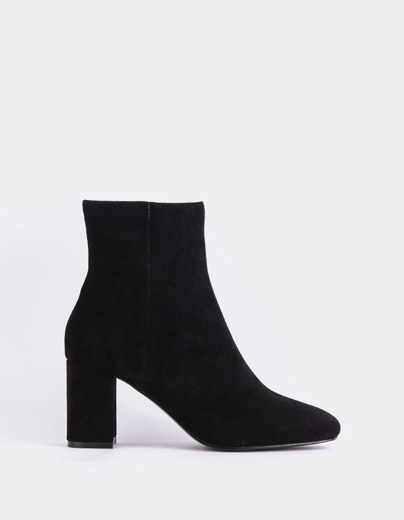 Sarchi Black Suede