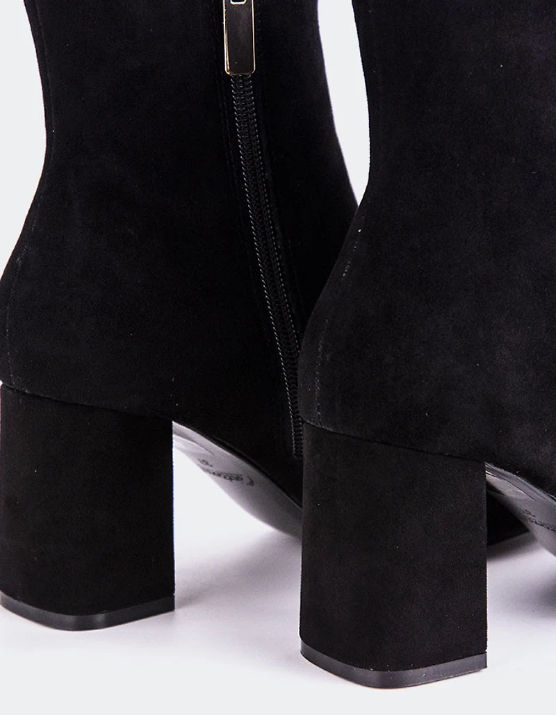 Sarchi Black Suede