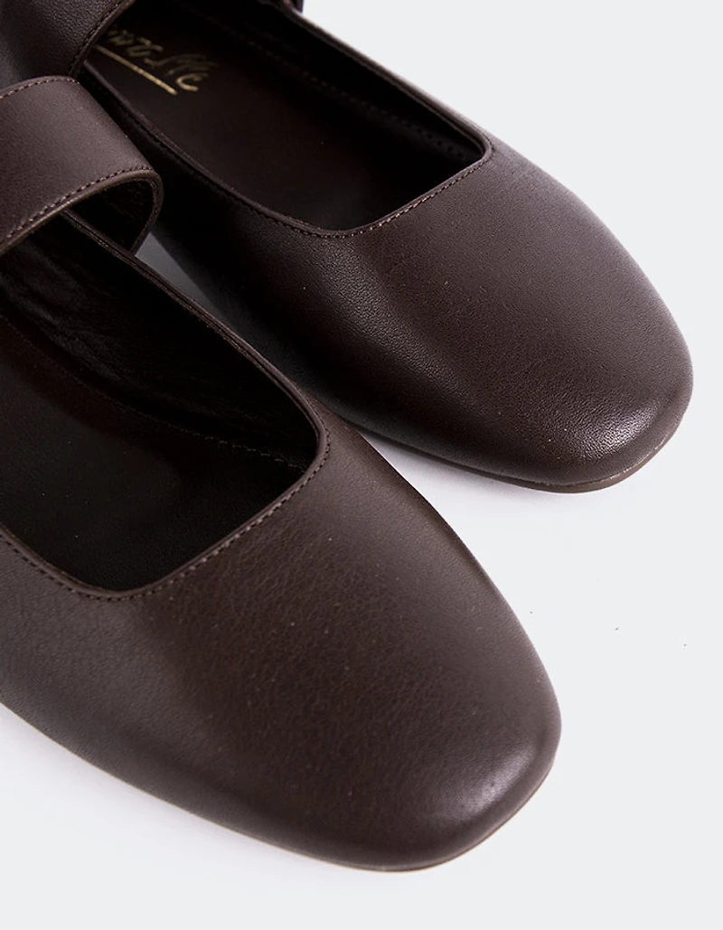 Vady Brown Leather