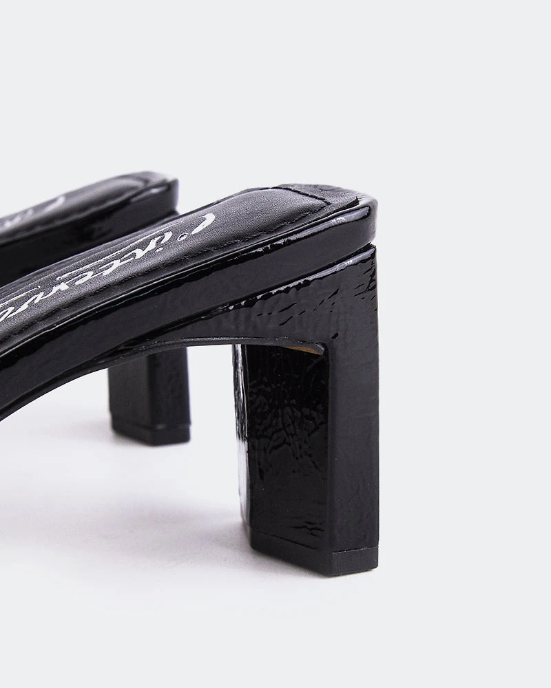 Visalia Black Naplack