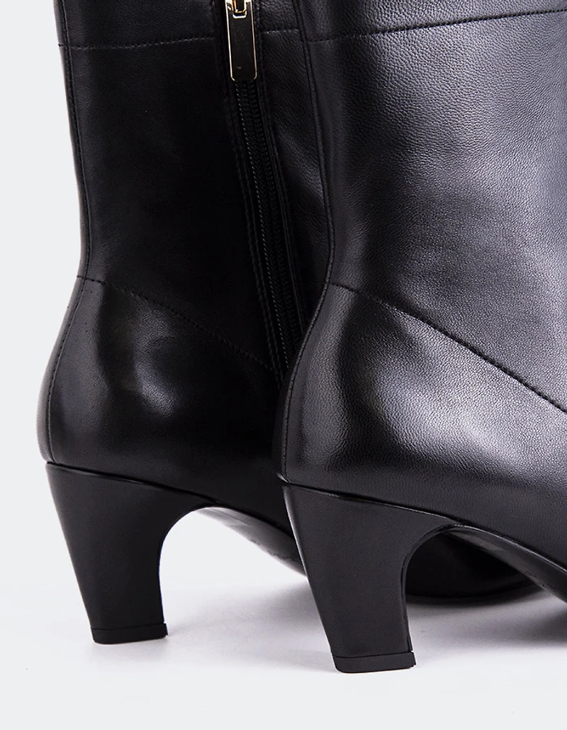 Zarcero Black Leather