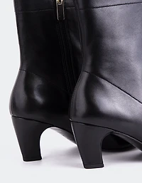 Zarcero Black Leather