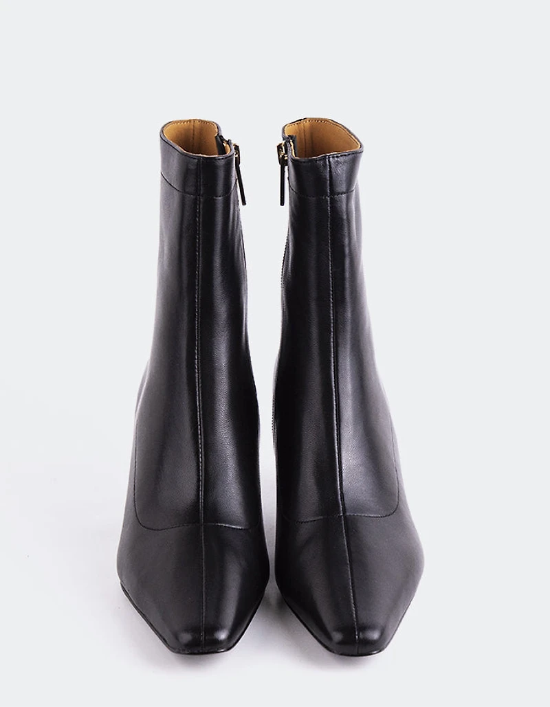 Zarcero Black Leather