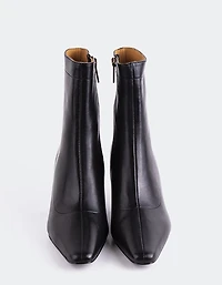 Zarcero Black Leather