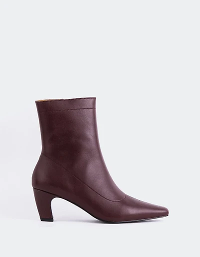 Zarcero Burgundy Leather