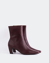 Zarcero Burgundy Leather